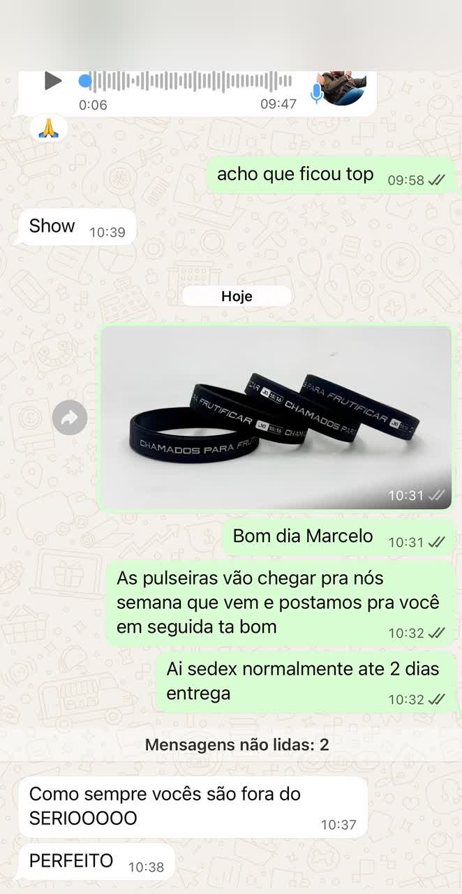 Captura de conversa real de WhatsApp confirmando a entrega de um pedido, com nome e telefone do cliente removidos